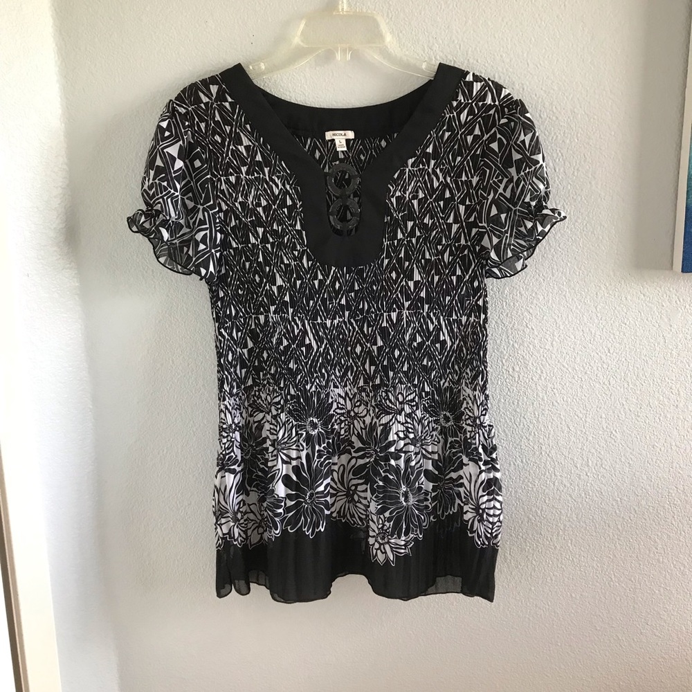 Black & white pleated Floral blouse